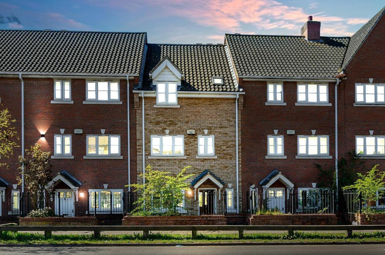 4Br Townhouse Wbalcony Free Parking Fast Wi-Fi Villa NWI Eksteriør bilde