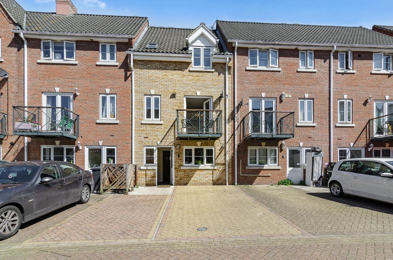 4Br Townhouse Wbalcony Free Parking Fast Wi-Fi Villa NWI Eksteriør bilde