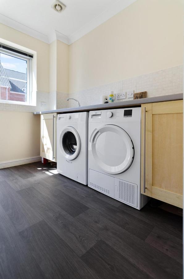 4Br Townhouse Wbalcony Free Parking Fast Wi-Fi Villa NWI Eksteriør bilde